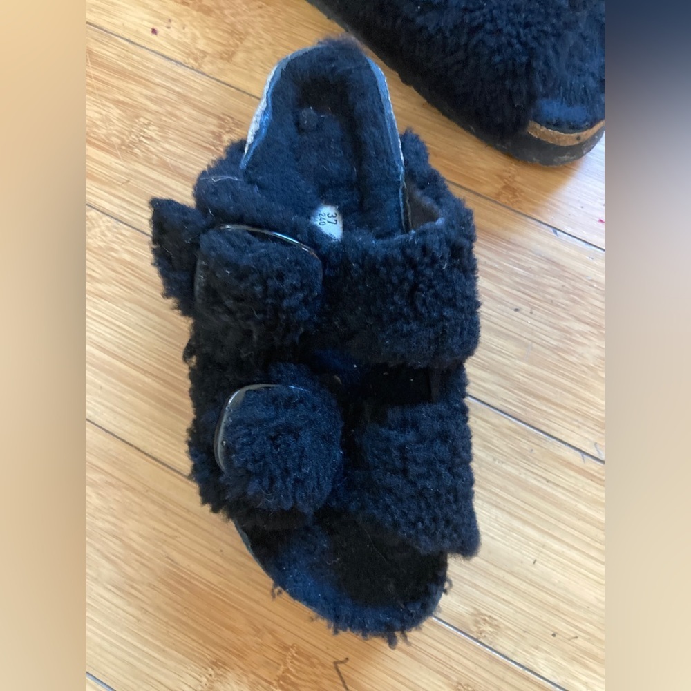 NEW Big Buckle Shearling - Picture 5 of 14
